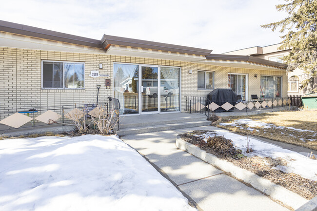 3203 14 St NW in Calgary, AB - Building Photo - Primary Photo