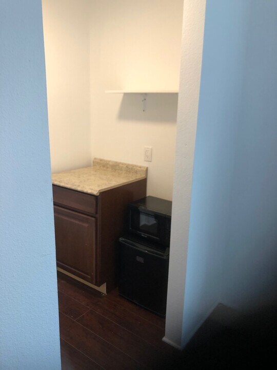 2535 Hauser Blvd in Los Angeles, CA - Building Photo