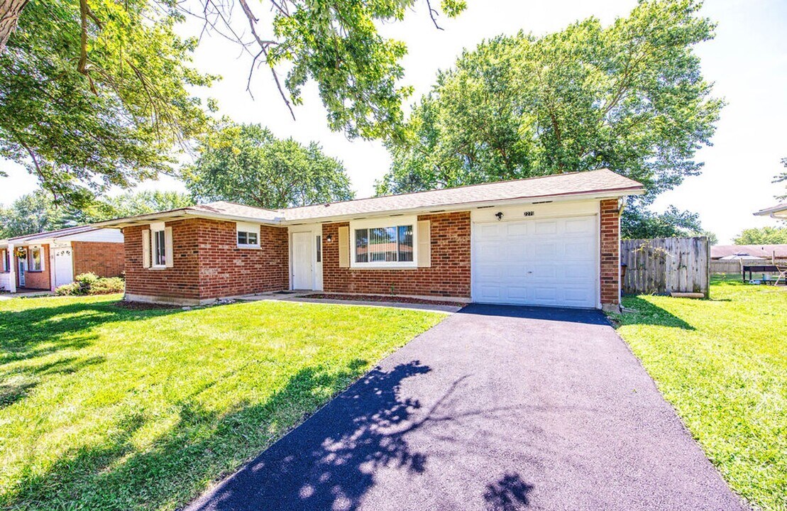 2279 Alabama Dr in Xenia, OH - Building Photo