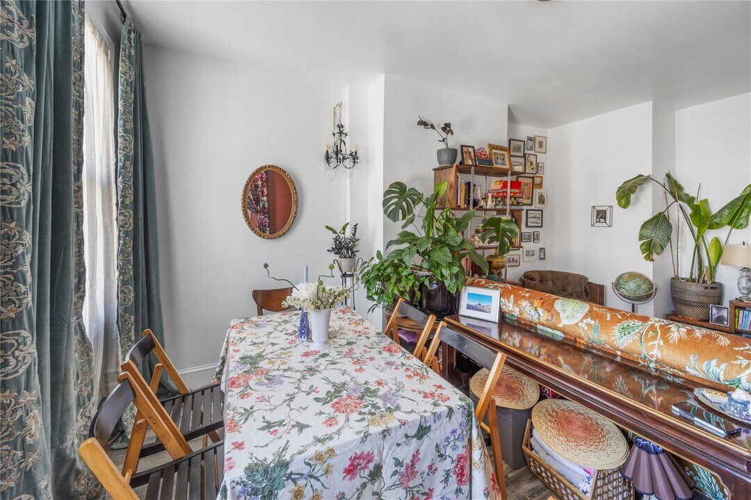 37 Hendrix St in Brooklyn, NY - Building Photo