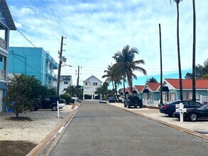 8050 Bayshore Dr in Treasure Island, FL - Building Photo - Building Photo
