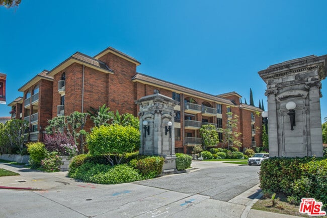 4444 Wilshire Blvd in Los Angeles, CA - Building Photo - Building Photo