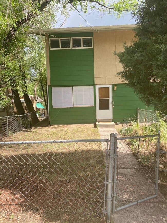 235-235 Crestone Ave in Colorado Springs, CO - Building Photo - Building Photo