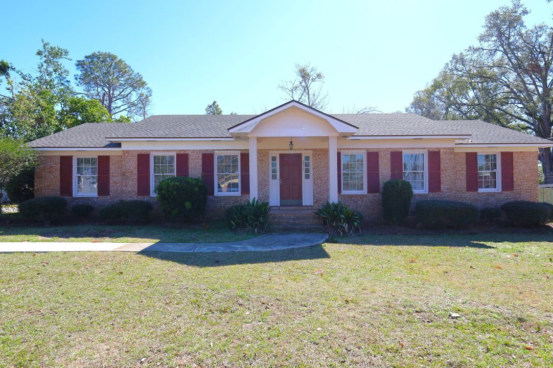 2217 Riverside Dr in Valdosta, GA - Building Photo