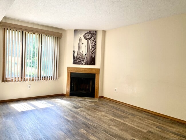 101 Copper Beech Dr in Rocky Hill, CT - Building Photo - Building Photo