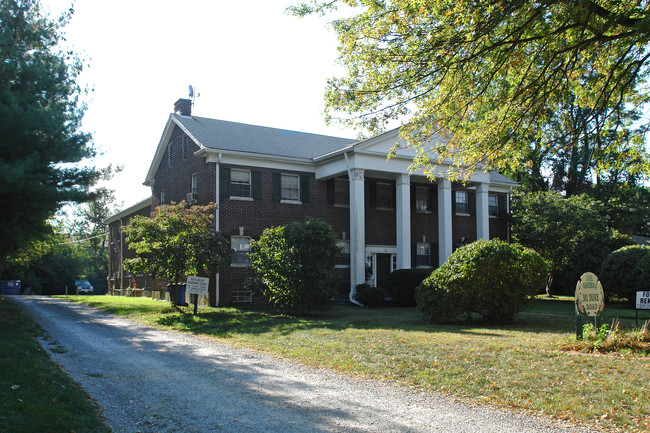 The Garden At 311 Duke Rd in Lexington, KY - Building Photo - Building Photo