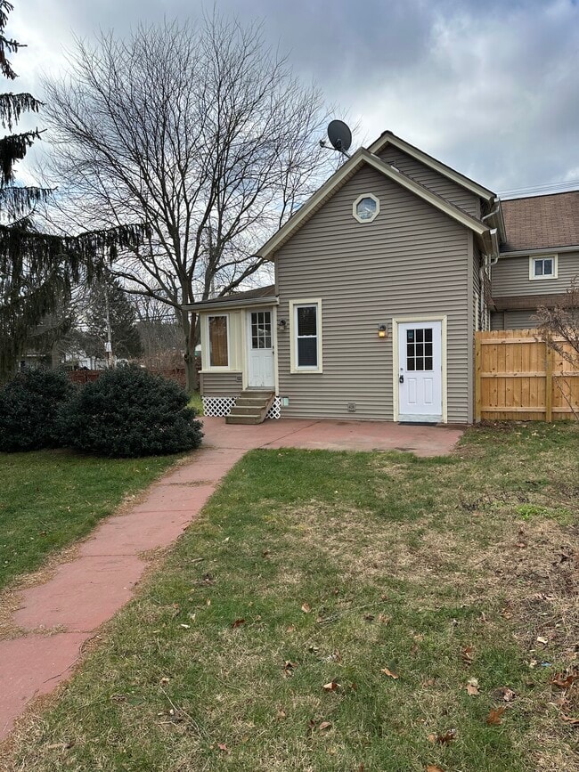 260 Jefferson Ave, Unit 2