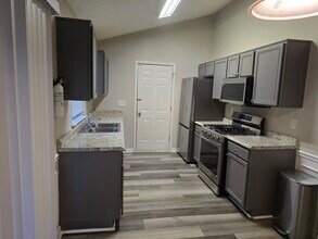 2016 Briar Trail Ct SW in Atlanta, GA - Building Photo - Building Photo
