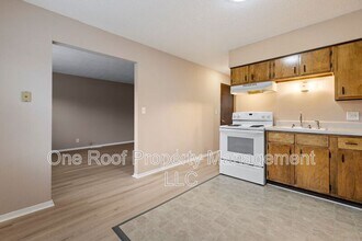 701 Linwood Dr in Harrisonville, MO - Building Photo - Building Photo