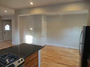 4415 Franklin Blvd, Unit B in Cleveland, OH - Building Photo - Building Photo