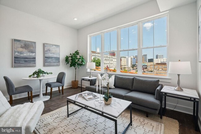 813 N Broad St in Philadelphia, PA - Building Photo - Building Photo