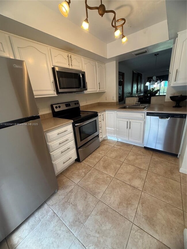 2371 SW 15th St in Deerfield Beach, FL - Foto de edificio - Building Photo