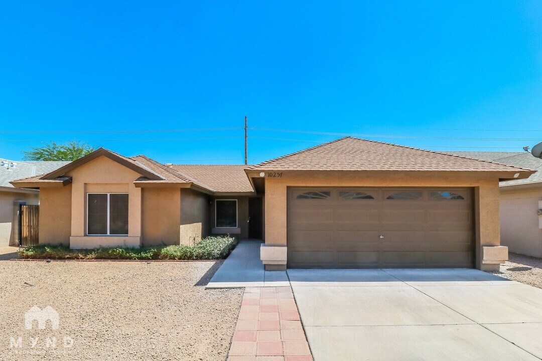 10257 W Pasadena Ave in Glendale, AZ - Building Photo
