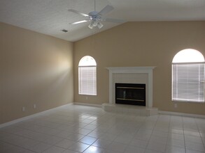 902 Daphne Dr in Brandon, FL - Building Photo - Building Photo