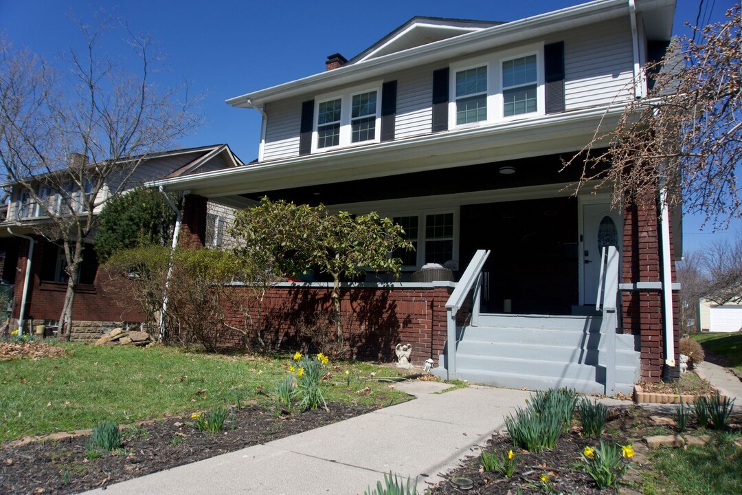 411 California Ave in Oakmont, PA - Building Photo