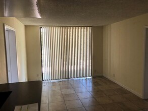 744 Executive Center Dr in West Palm Beach, FL - Building Photo - Building Photo