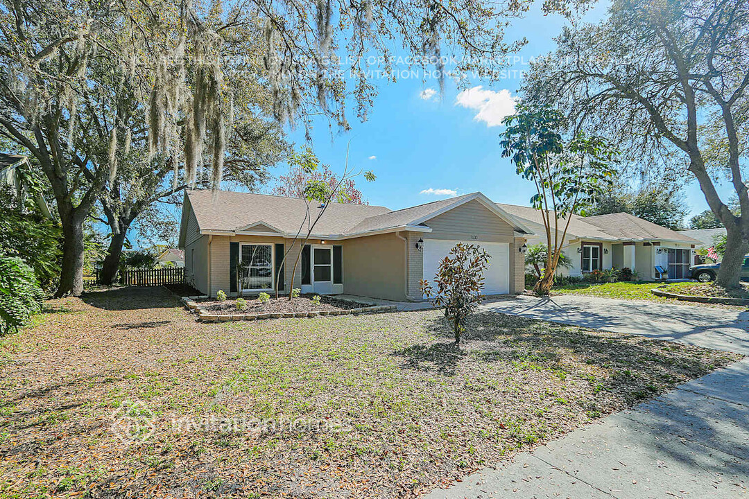 1600 Cobbler Dr in Lutz, FL - Building Photo