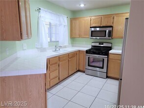 1987 Cutlass Dr in Henderson, NV - Building Photo - Building Photo