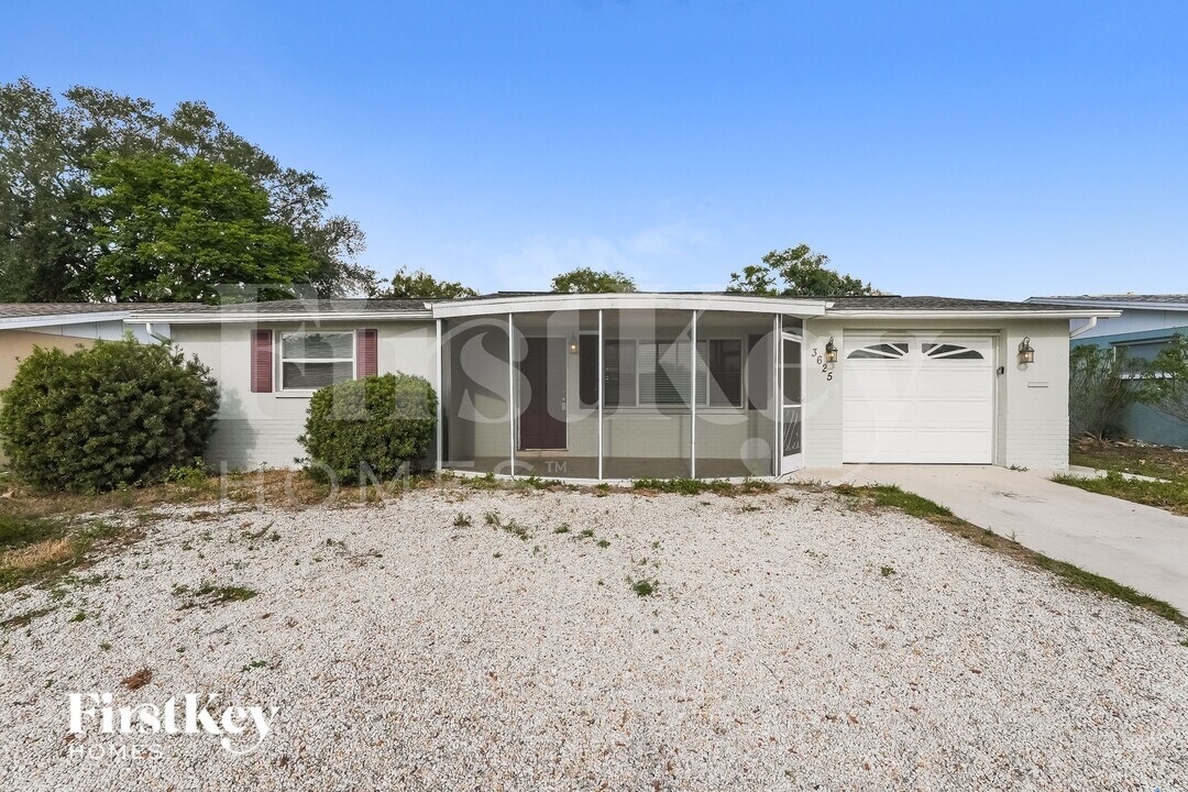 3625 Galway Dr in New Port Richey, FL - Foto de edificio