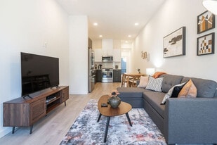 1333 E Denny Way in Seattle, WA - Building Photo