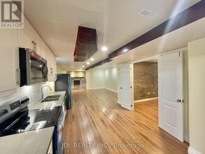 241 Emms Dr in Barrie, ON - Building Photo - Building Photo