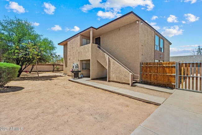 property at 535 W 9th St