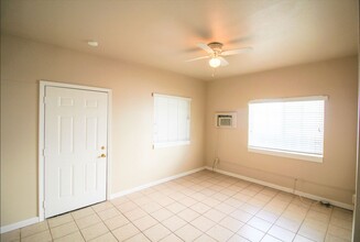57 W 18th St, Unit 57 in Merced, CA - Building Photo - Building Photo