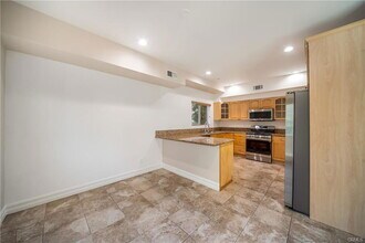 10808 Kling St in Los Angeles, CA - Building Photo - Building Photo