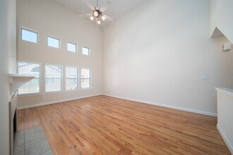 3634 Main Plaza Dr in Houston, TX - Building Photo - Building Photo