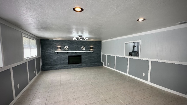 11031 Circle S Rd in Seffner, FL - Building Photo - Building Photo