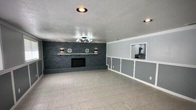 11031 Circle S Rd in Seffner, FL - Building Photo - Building Photo