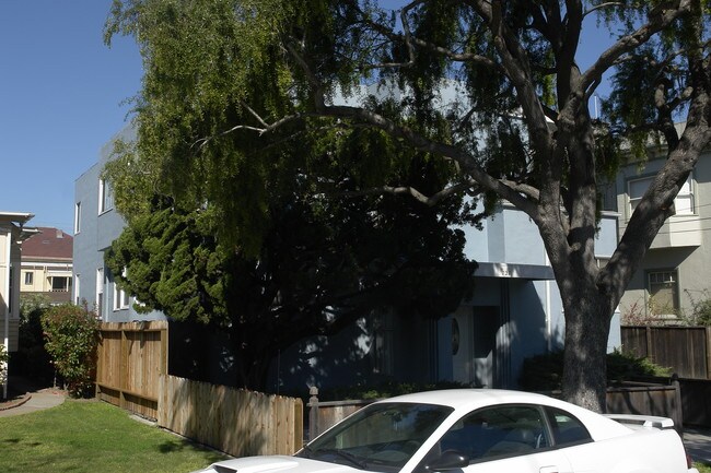 727 Haight Ave in Alameda, CA - Foto de edificio - Building Photo