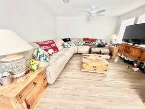 12117 11th St in Santa Fe, TX - Building Photo - Building Photo