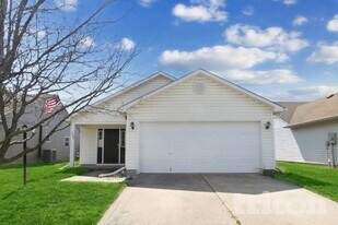 1502 Osprey Way in Greenwood, IN - Building Photo