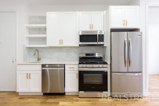 310 Linden St in Brooklyn, NY - Building Photo - Building Photo
