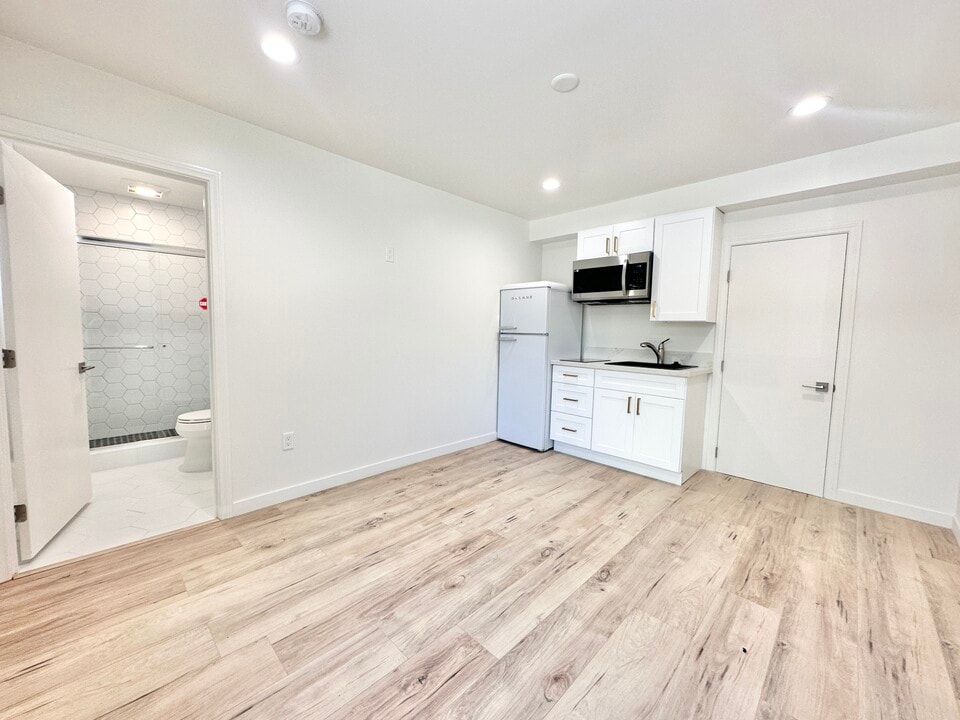 3742 Westwood Blvd in Los Angeles, CA - Building Photo