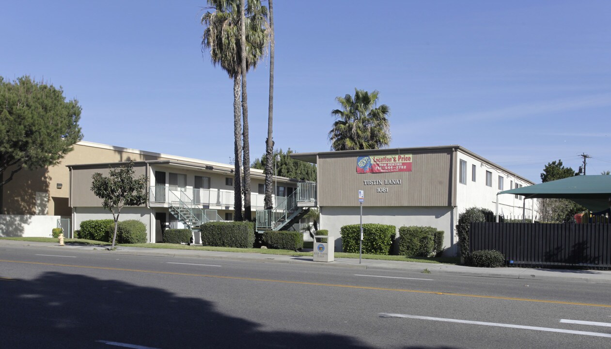 TUSTIN LANAI APARTMENTS in Tustin, CA - Building Photo