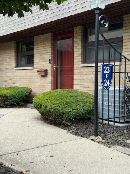 property at 2727 S Lakeshore Dr