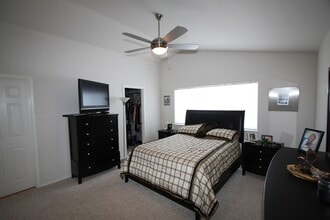 5633 Sapphire Loop in Anchorage, AK - Building Photo - Building Photo