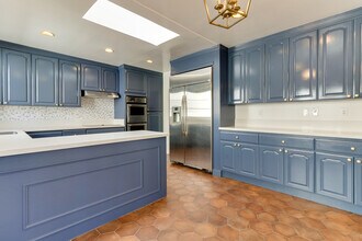 240 S Palm Dr in Beverly Hills, CA - Building Photo - Building Photo