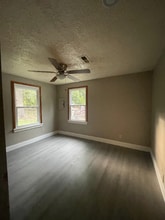 5310 Hardy Ave in Raytown, MO - Foto de edificio - Building Photo