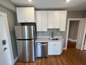 2 Gilson Ter, Unit 3 in Somerville, MA - Building Photo - Building Photo