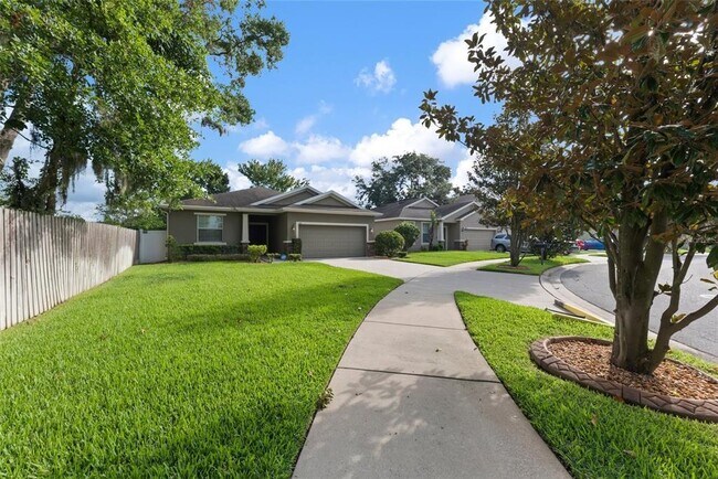 626 Breezeway Ct in Brandon, FL - Building Photo - Building Photo