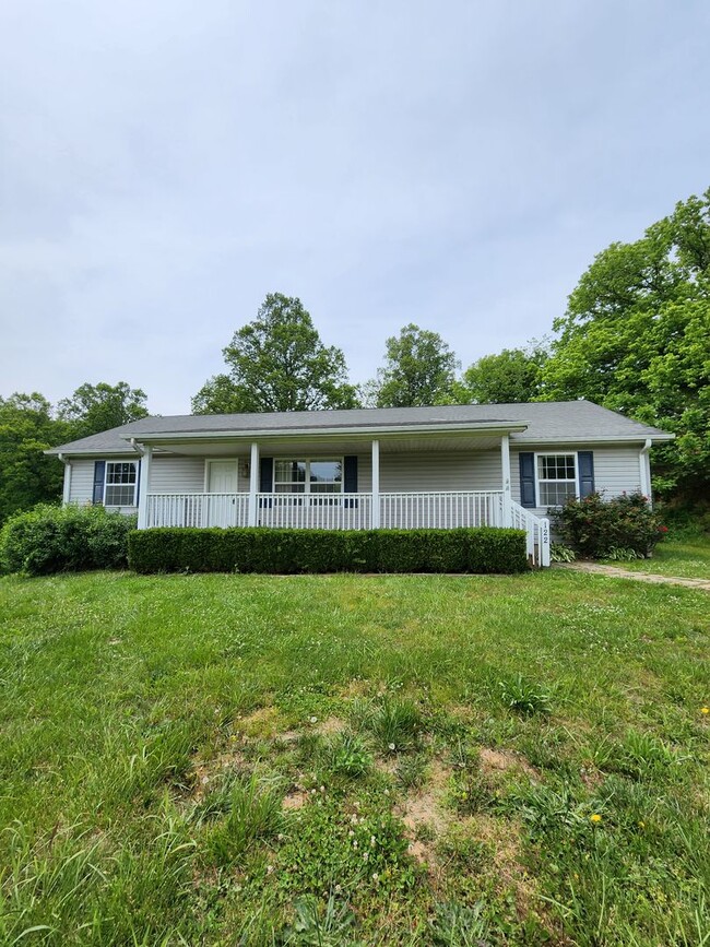 122 Greenridge Rd in Weaverville, NC - Building Photo - Building Photo