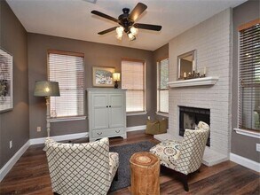 7508 Windrush Dr in Austin, TX - Building Photo - Building Photo