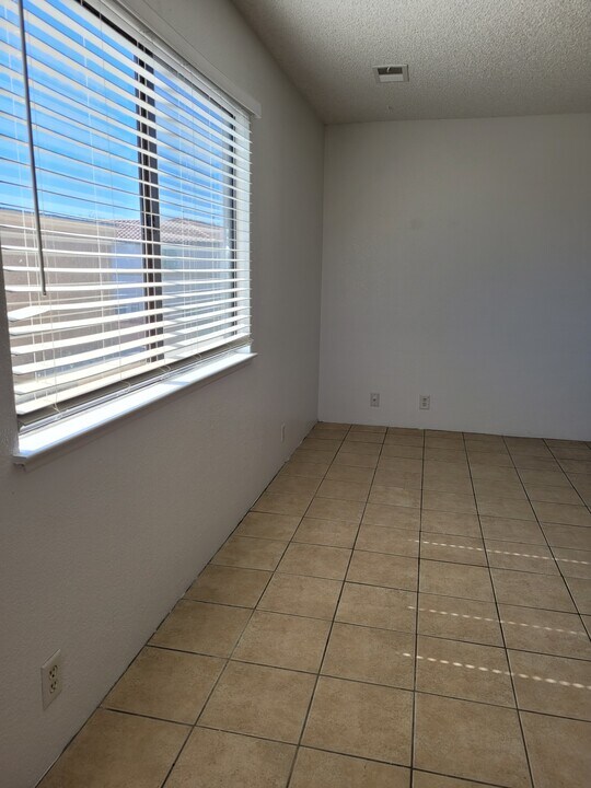 1928 Lirio Way, Unit C in Las Vegas, NV - Building Photo