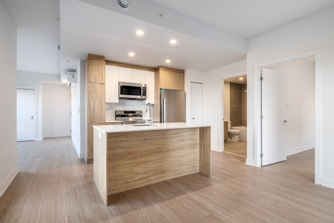 Le Must in Montréal, QC - Building Photo - Interior Photo