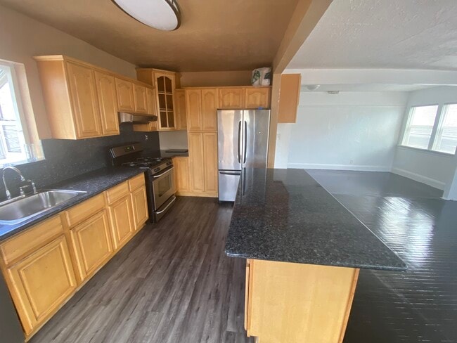 6121 Racine, Unit B in Oakland, CA - Building Photo - Building Photo