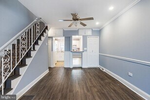 2543 S Franklin St in Philadelphia, PA - Building Photo