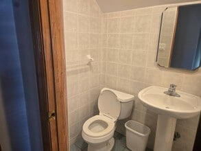 94 Swan Ln in Levittown, NY - Building Photo - Building Photo